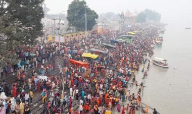 अयोध्या : कार्तिक पूर्णिमा पर सरयू तट पर उमड़ा आस्था का सैलाब, लाखों श्रद्धालुओं ने लगाई डुबकी