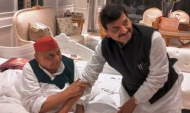 मुलायम से अकेले में मिले शिवपाल यादव, दी जन्मदिन की बधाई