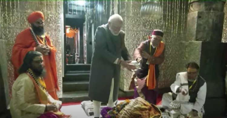 केदारनाथ मंदिर प्रवेश से पहले संत समाज ने प्रधानमंत्री मोदी का किया अभिवादन