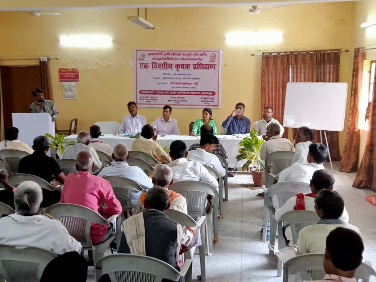 फतेहपुर: माइक्रो स्प्रिंकलर एवं सेमी परमानेंट पद्धति से सिंचाई करने से किसानों की बढ़ेगी आय-जिला उद्यान अधिकारी
