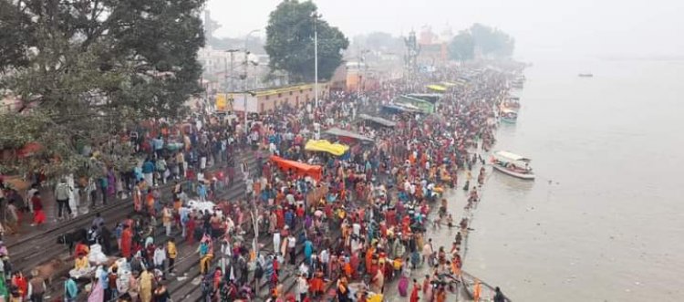 अयोध्या : कार्तिक पूर्णिमा पर सरयू तट पर उमड़ा आस्था का सैलाब, लाखों श्रद्धालुओं ने लगाई डुबकी