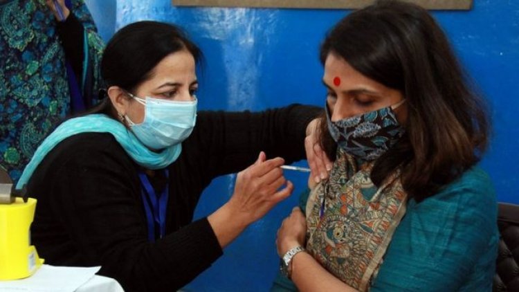 कोरोना से जंग: देश में लगाए गए अबतक 128.76 करोड़ से ज्यादा टीके