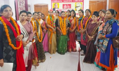 प्रयागराज: भाजपा छोड़ सपा में शामिल हुई महिलाओं को मिली जिम्मेदारी