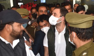 कांग्रेस के पूर्व अध्यक्ष राहुल गांधी पहुंचे प्रयागराज