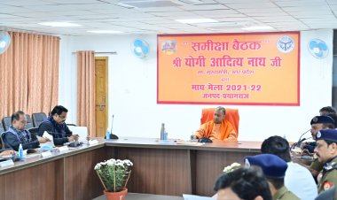 मुख्यमंत्री योगी ने किया संगम पर आचमन, तैयारियों का लिया जायजा