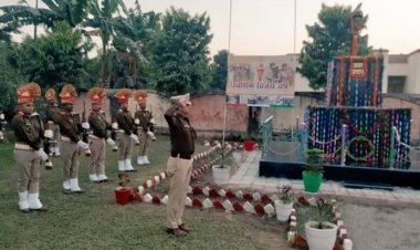 स्वर्णिम विजय वर्ष : उमरे ने परेड कर शहीदों को दी श्रद्धांजलि