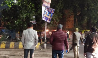 चुनाव का ऐलान होते ही सक्रिय हुआ प्रशासन, उतारे बैनर-पोस्टर