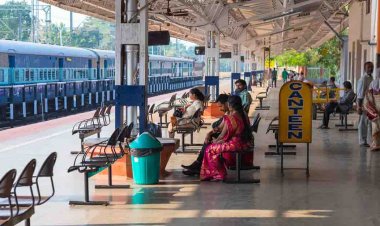 रेलवे स्टेशनों पर बिना मास्क के यात्रियों को अब नहीं मिलेगा प्रवेश