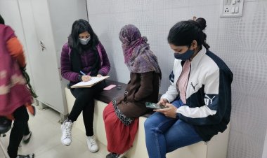 दिल्ली में युवती के काटे बाल, कालिख पोत सड़कों पर घुमाया