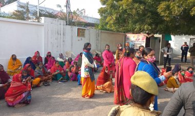 स्वाती सिंह का टिकट कटने से आहत सैकड़ाें महिलाओं ने भाजपा प्रदेश अध्यक्ष का आवास घेरा
