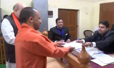 शाह की मौजूदगी में योगी ने किया नामांकन