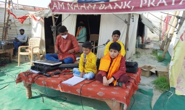 राम नाम बैंक संगम शिविर में भक्ति संध्या में साईं बंधुओं द्वारा भजन