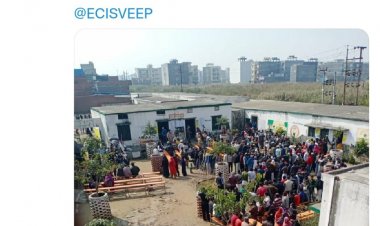 जानबूझकर मतदान धीमे कराने का अखिलेश ने लगाया आरोप, कार्रवाई की मांग