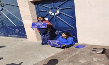 अमन मणि के खिलाफ बसपा कार्यालय पर निधि शुक्ला का धरना