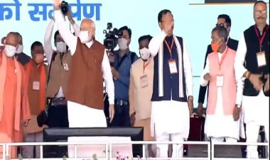 हिजाब विवाद के बीच प्रधानमंत्री ने कहा मुस्लिम महिलाओं को बरगलाया जा रहा