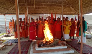 माघ मेला में विशेष अनुष्ठान की पूर्णाहुति के बाद अब भारत यात्रा के अगले पड़ाव पर शंकरचार्य