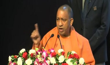 सीरियल ब्लास्ट के आतंकी का पिता कर रहा सपा का प्रचार : आदित्यनाथ