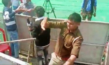 वाराणसी में सपा कार्यकर्ताओं ने पुलिसकर्मी पर चलाई लाठी, दी देख लेने की धमकी