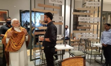 प्रधानमंत्री मोदी देर रात कैंट स्टेशन पहुंचे, वीआइपी लाउंज का किया निरीक्षण