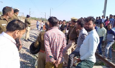 ट्रेन के आगे कूदकर युवक ने दी जान