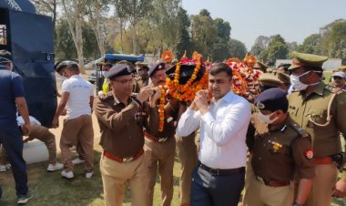 रिजर्व पुलिस लाइन में इंस्पेक्टर संजय सिंह को दी गई श्रद्धांजलि
