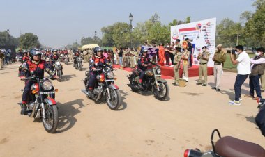अंतर्राष्ट्रीय महिला दिवस: सीमा भवानी शौर्य अभियान सशक्तिकरण सवारी को दिखाई झंडी