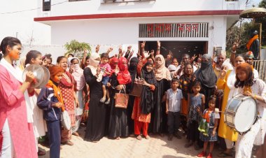 योगी की वापसी पर ढोल-नगाड़े के साथ मुस्लिम महिलाओं ने मनाया जश्न