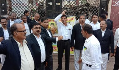 शहीद-ए-आजम भगत सिंह के बलिदान दिवस पर अधिवक्ताओं ने निकाला श्रद्धांजलि मार्च