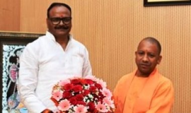 उप मुख्यमंत्री ब्रजेश पाठक ने मुख्यमंत्री आदित्यनाथ से की शिष्टाचार भेंट