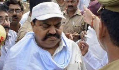 पूर्व सांसद अतीक अहमद की बाउंड्रीवाल पर चलेगा बुलडोजर