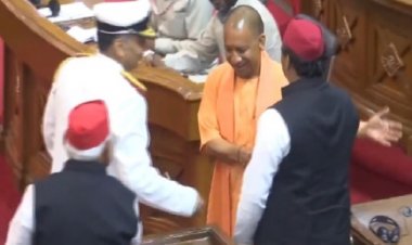 उप्र विधानसभा से आई अच्छी तस्वीर, मुस्कराते मिले योगी-अखिलेश