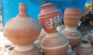 गर्मी के दस्तक देते ही बढ़ी मिट्टी के घड़े और सुराही की मांग