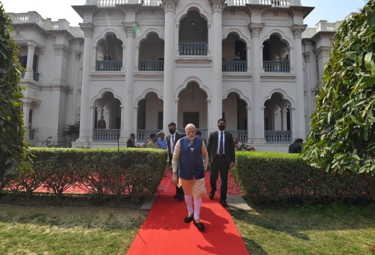 प्रधानमंत्री मोदी ने वाराणसी में प्रबुद्धजनों से चर्चा की