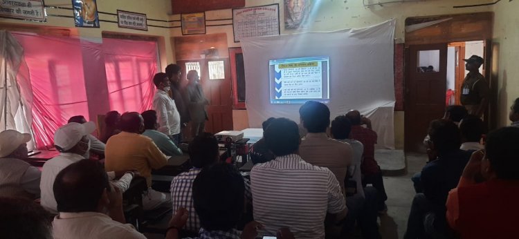 निराधार विवाद के बाद बिना ईवीएम के ही मतगणना कर्मचारियों को दिया गया प्रोजेक्टर से प्रशिक्षण
