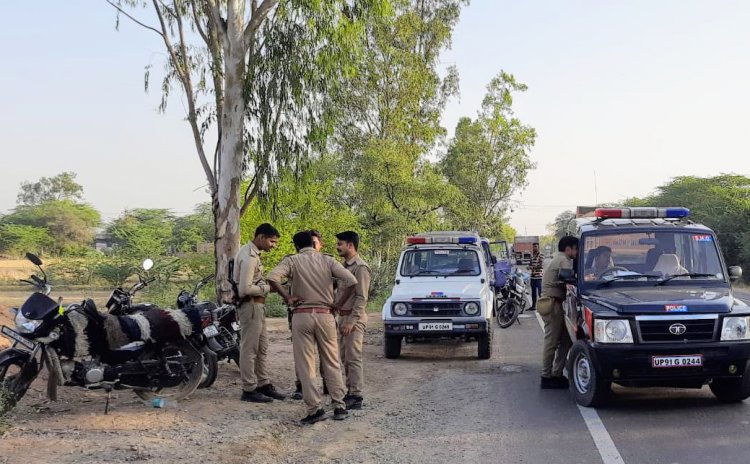 बेकाबू डंपर पेड़ से टकराकर खाई में गिरा, चालक और खलासी की मौत