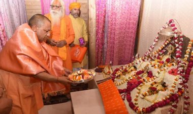 मुख्यमंत्री योगी ने किया रामलला का दर्शन, मंदिर निर्माण के प्रगति की ली जानकारी