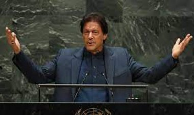 सियासी संकट में घिरे इमरान ने बताया अपनी जान को खतरा, सेना ने उन्हें सुझाए तीन विकल्प