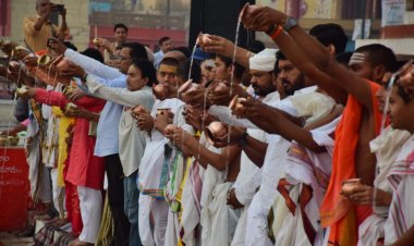 गंगा तट पर उगते सूर्य को अर्घ्य देकर वैदिक मंत्रोच्चार के बीच 'नवसंवत्सर' का स्वागत