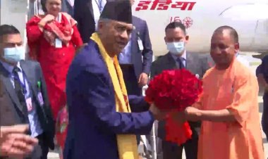 नेपाल के प्रधानमंत्री शेर बहादुर देउबा वाराणसी पहुंंचे, मुख्यमंत्री योगी आदित्यनाथ ने की अगवानी