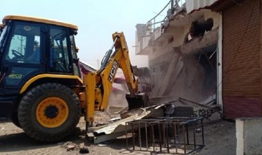 खरगौन : रामनवमी जुलूस पर पथराव के आरोपितों के घरों पर चला बुलडोजर, अब तक 84 उपद्रवी गिरफ्तार