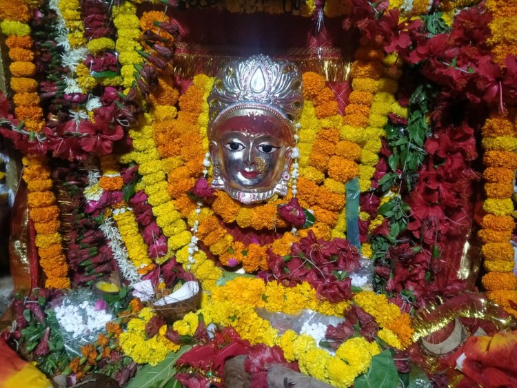 मां विध्यवासिनी के कुष्मांडा स्वरुप को निहारा, जयकारे से गूंजा विंध्यधाम