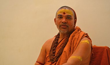 वाराणसी: स्वामी अविमुक्तेश्वरानंद का अनशन जारी, मौन धारण कर छोड़ा अन्न-जल