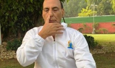 रक्षामंत्री राजनाथ, मुख्यमंत्री योगी आदित्यनाथ ने योग कर दिया मंत्र