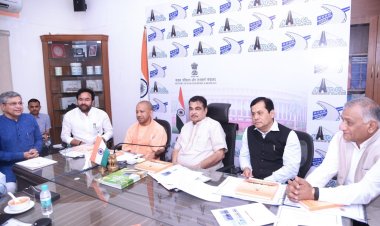 मुख्यमंत्री योगी ने प्रदेश के विकास पर की चर्चा