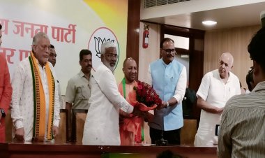 आजम-अखिलेश का ढहा किला, कमल खिला