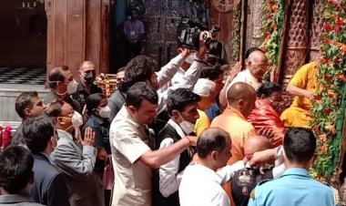 राष्ट्रपति कोविन्द ने सपत्नीक किए ठाकुर बांकेबिहारी के दर्शन