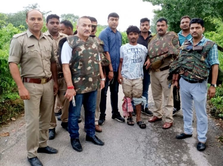 कुशीनगर सिपाही हत्याकांड में शामिल पशु तस्कर मुठभेड़ में घायल, गिरफ्तार