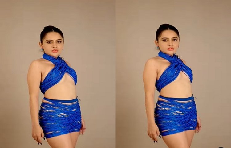 उर्फी जावेद ने पहनी तार से बनी ड्रेस, वायरल हुआ