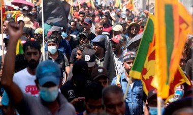 श्रीलंका: आवास छोड़ परिवार सहित भागे राष्ट्रपति गोटबाया, उग्र भीड़ ने की तोड़फोड़