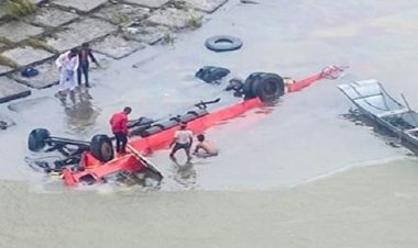 मप्र में नर्मदा नदी में गिरी बस, अब तक 11 यात्रियों के शव निकाले गए